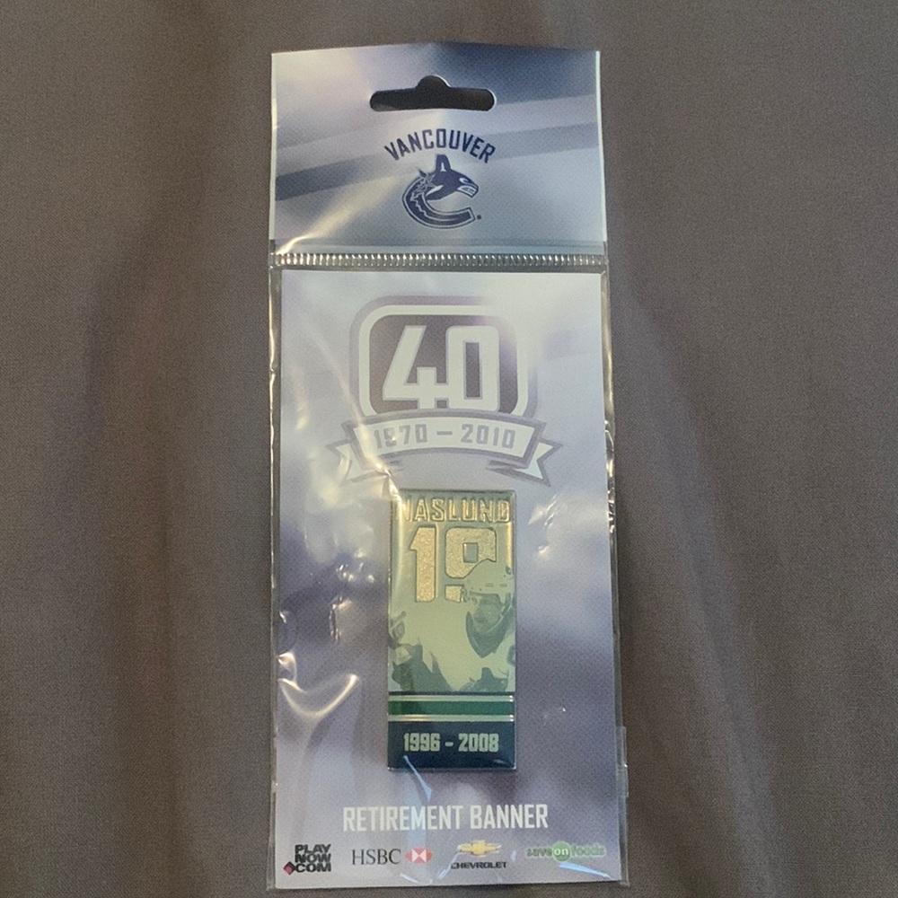 Vancouver Canucks collector pin Markus Naslund retirement